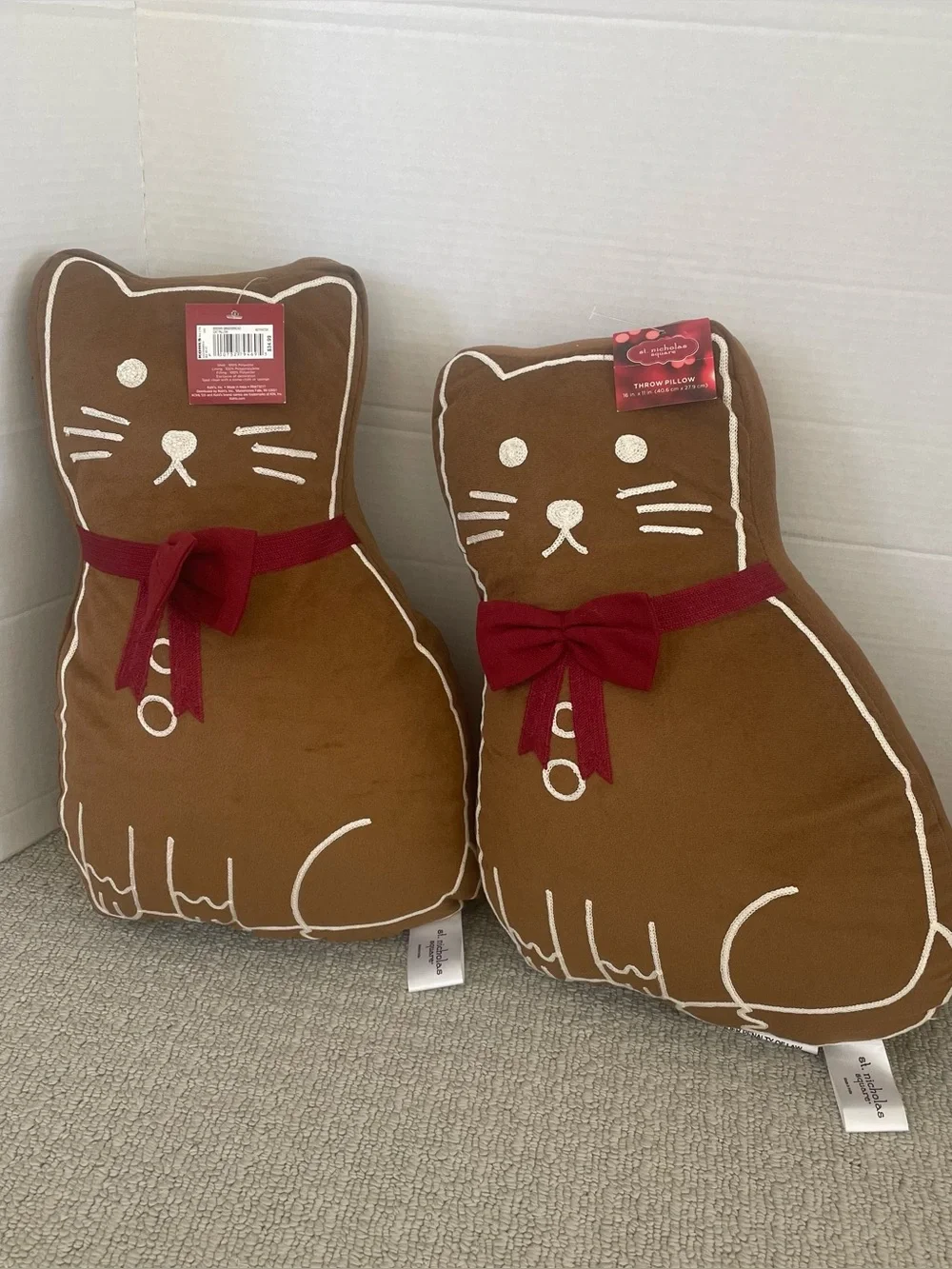 2 NWT gingerbread kitty decorative cushion pillows